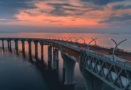 海报天空横跨河的一座桥圣彼得堡的一座大桥横跨河的圣彼得堡一座大桥穿过图片
