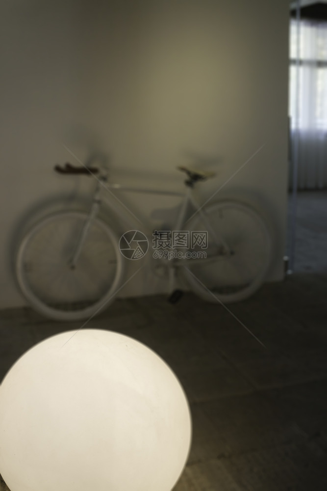 摄影橡胶在咖啡馆装饰的旧式赛车股票照片自行车图片