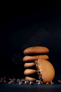 可BISCUITS装满巧克力奶油的美味饼干堆三明治营养图片