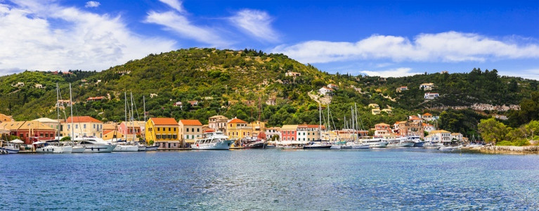 美丽的爱奥尼亚岛和平协会拉卡村和希腊湾的风景宁静帆颜色图片