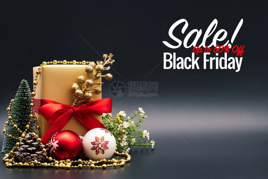 黑色的传统季节星期五销售概念关于黑人背景的圣诞礼品盒图片