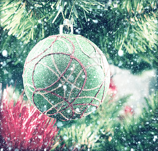 绿色圣诞树球图片