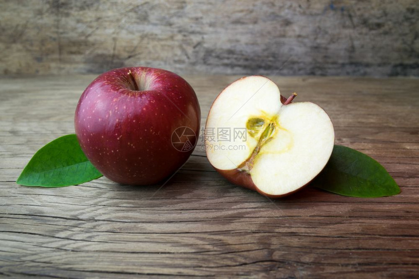 生活木制桌上的红苹果颜色优质的图片