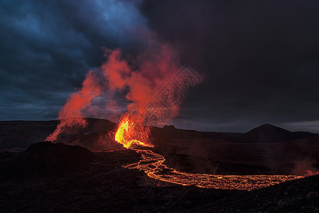喷发雷克雅未附近40公里处雷克雅未的内斯半岛晚间冰法格拉道尔斯弗贾火山爆发冰岛日出前一晚Fagradalsfjall火山爆发法格背景图片
