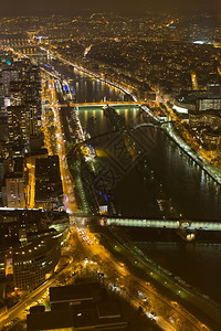饱和的法国从埃菲尔铁塔看巴黎的夜景建成图片