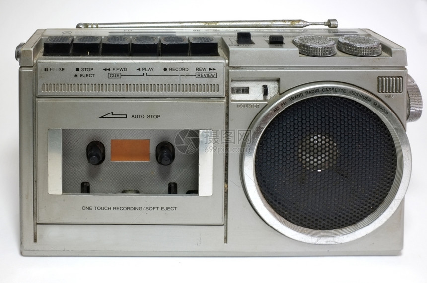 白色背景上隔离的Retro爆破式磁带录音机圆圈俱乐部银图片