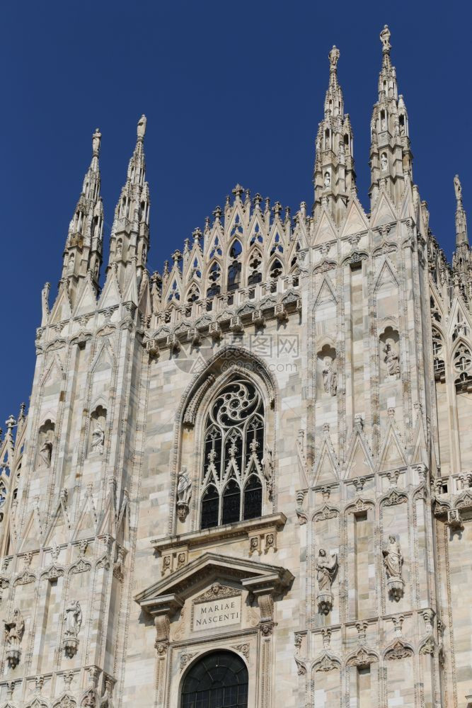屋顶建造华丽的米兰大教堂或迪奥莫是的哥特堂图片