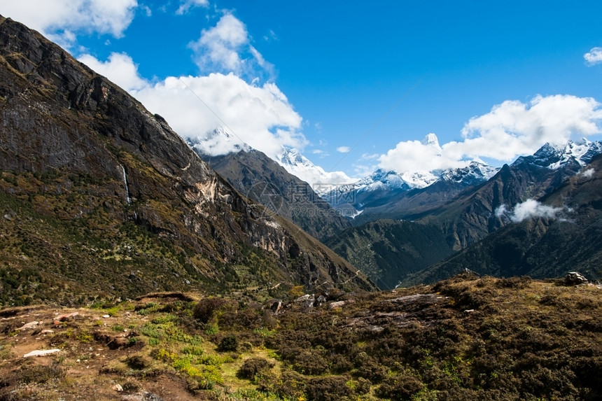 天空阿玛达布拉姆旅行尼泊尔喜马拉雅山地貌远足Hotsse和AmaDablam峰图片