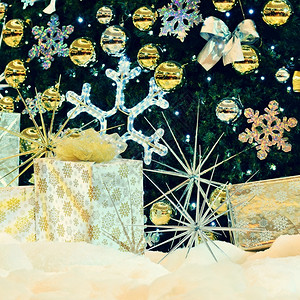 季节具有圣诞礼物和装饰品的圣诞节抽象色彩丰富多的背景季节庆典图片