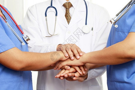 堆叠团队合作概念医生和护士为成功工作而协调手势专业的图片