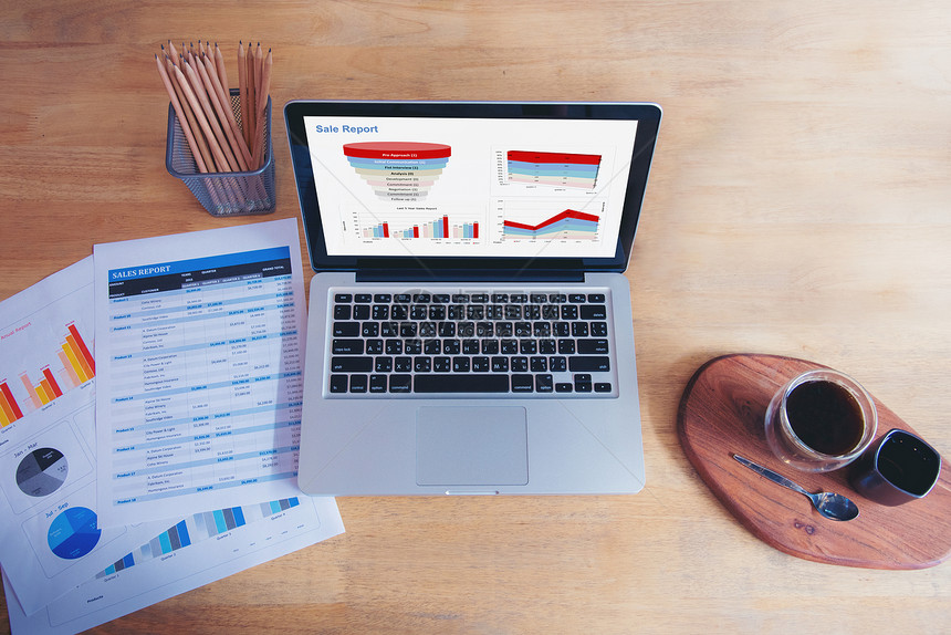 商业带有电子表格文档的Excel图表显示信息金融启动概念财务规划使会计数据库报告图表和纸与文具成套商务材料放在屏幕上的图纸单位千图片