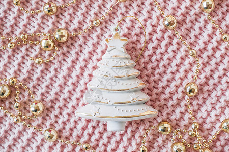 粉色装饰圣诞树图片
