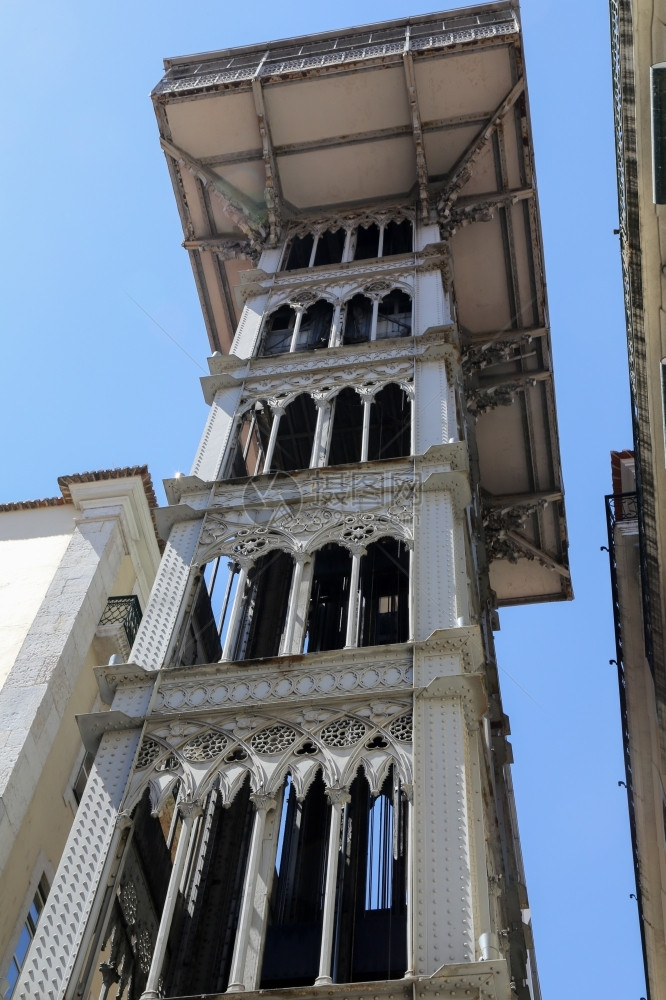 著名的圣贾斯塔电梯在葡萄牙里斯本镇旅行市中心图片