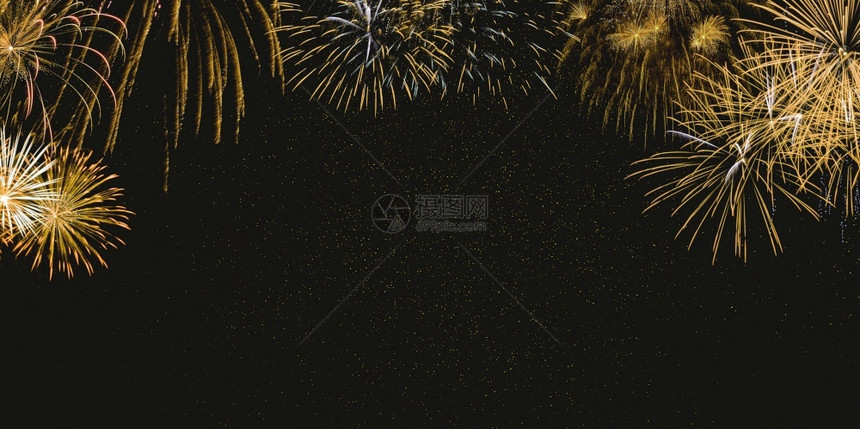 夜空中金烟花与星新年庆典概念的星相伴发光门户14独立图片