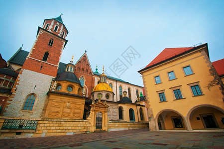 城市的老波兰克拉科夫瓦维尔圣斯坦尼劳和瓦茨圣殿旅游地标高清图片素材