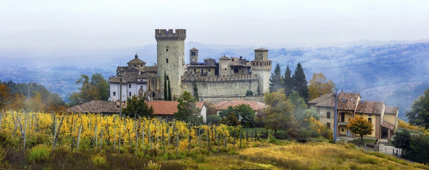 天守阁筑城大厦意利埃米亚罗马纳地区的中世纪城堡和borgoVigoleno村图片