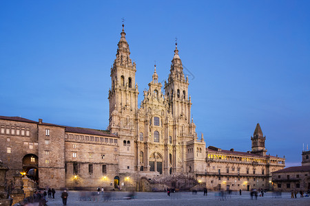 圣詹姆斯广场宗教的西班牙圣詹姆斯加利西亚暮光大教堂奥布拉多伊罗广场的圣地亚哥德孔波斯特拉大教堂景观正面英石背景