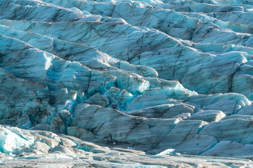 天空冰山蓝色的岛瓦特纳公园的斯维纳费尔冰川图片
