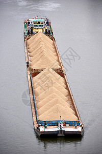 水河上乘船运输沙子血管海图片