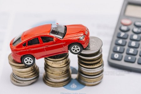 储蓄玩具汽车平衡增加的硬币堆叠投资金融背景图片