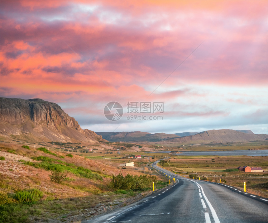 农村脚丫子夏季横跨冰岛的令人惊叹道路旅游图片