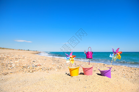 海滩上多彩的玩具桶铲维林克海洋图片