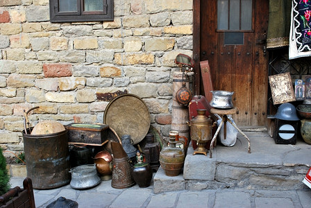 临检保加利亚VelikoTurnovovo旅游街古董店提供椅子图片