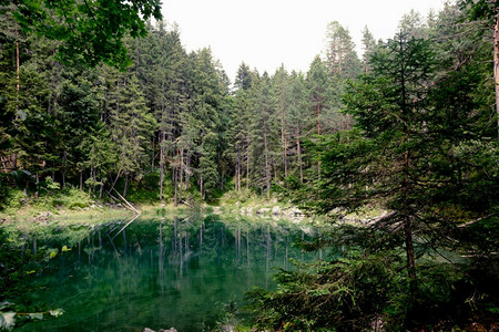 云户外湖边的夏季山地景观区松散的概念在山中高水高清图片素材