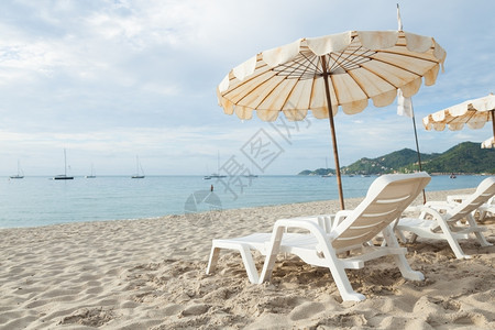 海岸边滩旅游景点沙和海滨的旅游景点晴天椅子图片