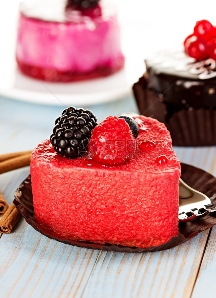 爱心莓果蛋糕图片