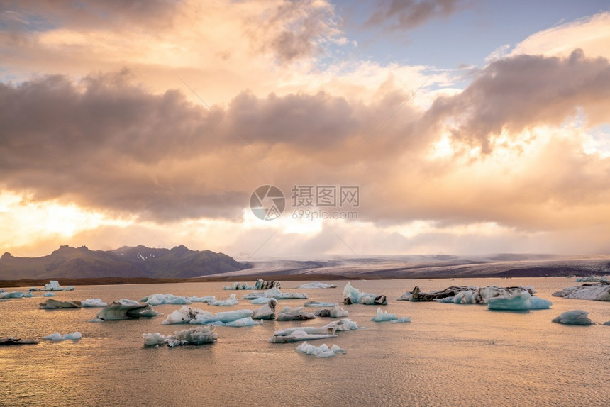 风景优美冬天冷冻冰岛Jokulsarlon冰川环礁湖自然景观图片