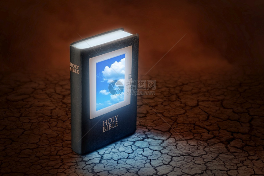 哪一个教育闪耀圣经上有一扇窗子遮盖着蓝色天空可以看见蓝天站在干燥和破碎的红地上关于圣经的概念这是世界荒野上的天堂图片