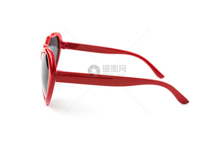 放插图保护红心形状的太阳镜孤立在白色背景上暑假情人节旅行红心形状的太阳镜图片