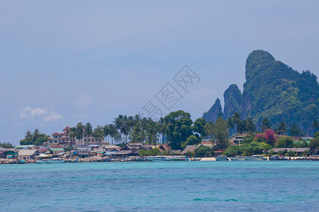 水闲暇泰国海滩上的山地度假胜晴天图片