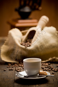 亚麻布照片木制桌上美味的热咖啡生活磨图片