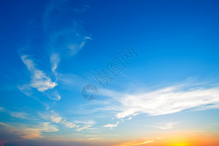 云暮天际线蓝色的日落戏剧天空纹理背景图片