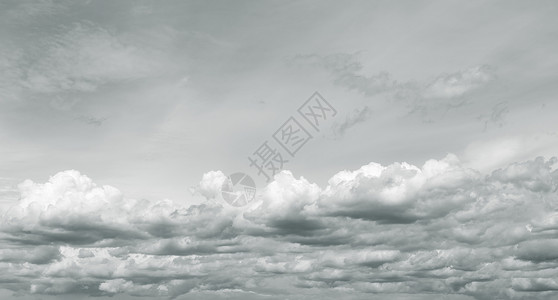 灰蒙在雨季下前风云多喜雨的天空风暴云彩天花朵光辉和忧郁的背景云覆盖的层黑色气候背景图片