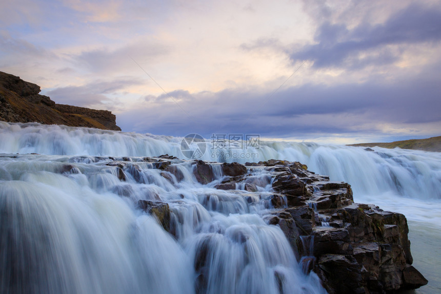 欧洲河美丽的冰岛著名古尔弗斯瀑布最惊人的日出图片