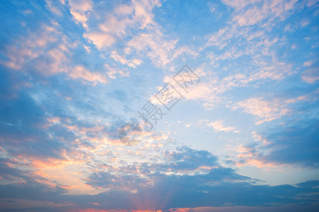 戏剧蓝色天空背景纹理白云日落抽象的阳光图片
