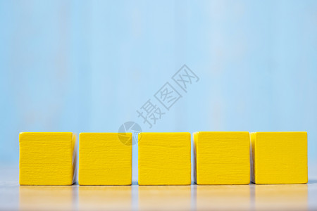 改进黄色的建筑上木块业务规划风险管理解决方案战略不同和独特的概念进步图片