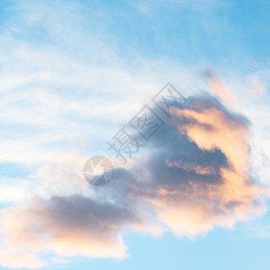 白天高的蓝色空背景软云纹理自然图片