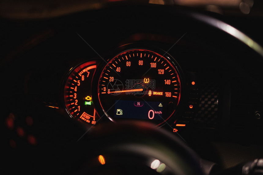 铬合金黑色的电子产品现代汽车仪表配有速度计流和指标图片