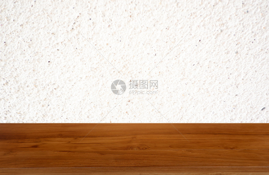 架子水泥墙白色背景的塔木桌可用于显示或补装产品单位美元自然室内的图片