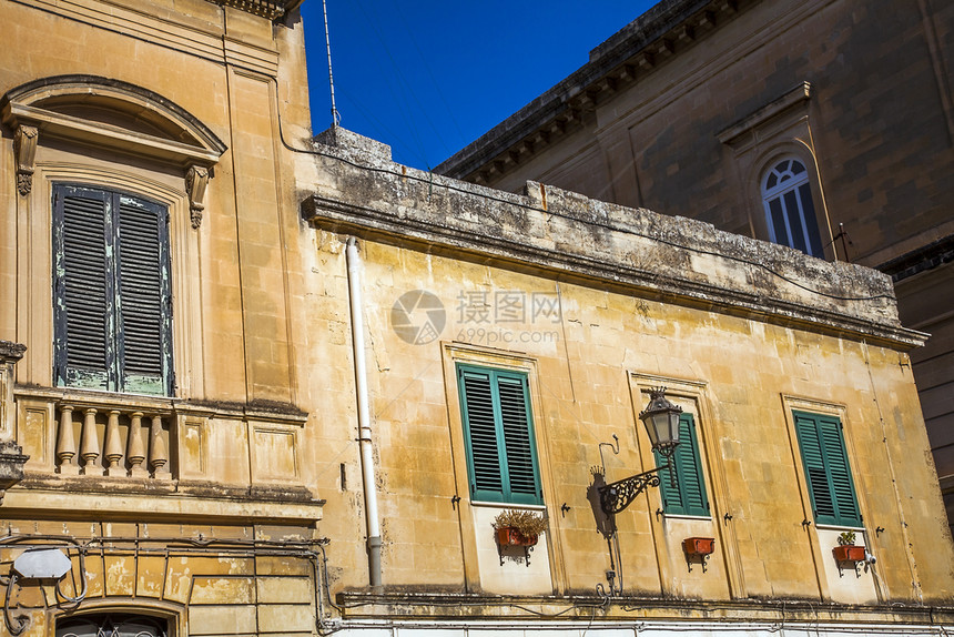 阳台欧洲联盟2019年月4日对旧城意大利LeccePuglia老城的房屋和小巷景象怀旧之情图片