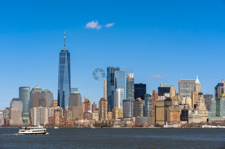 地点纽约市克景城的河边位于曼哈顿下游建筑和等地带有旅游概念建造图片