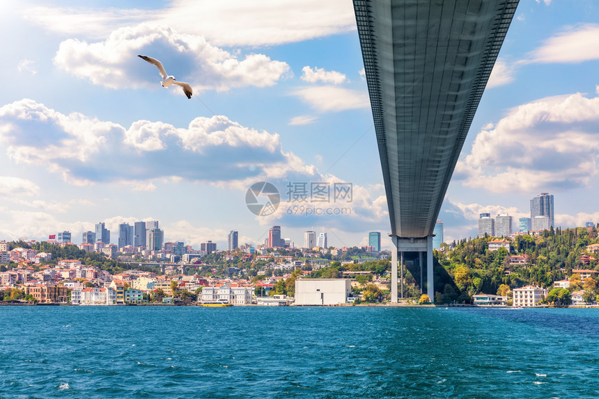 城市景观目的地桥下博斯福鲁河土耳其伊坦布尔码头图片