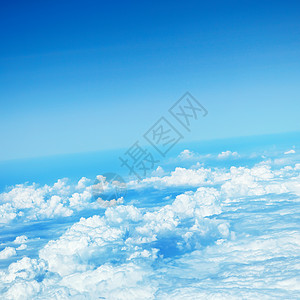 阳光蓝色天空中的云飞机风景地平线干净的图片