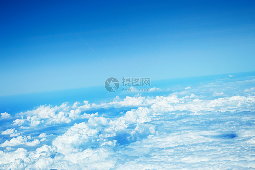 地平线蓝色的最佳天空中的云飞机风景图片