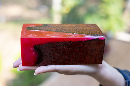最佳粮食植树环氧脂稳定木头有老虎条纹红色抽象艺术背景紫檀图片