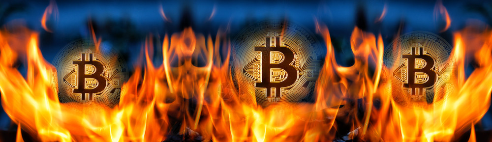 Bitcoin燃烧在明火中虚拟商业的概念和货币Bitcoin燃烧在亮火中匿名的一种少量设计图片